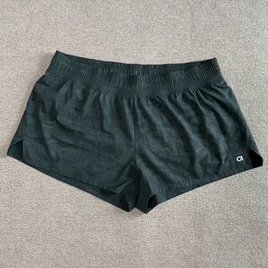 Gap Fit Women's Camo Running Shorts Built In Brief Lined Size L Green and Black